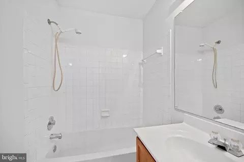Bath - 7339 Saint Thomas Loop, Manassas, VA 20109 photo 2 of 3
