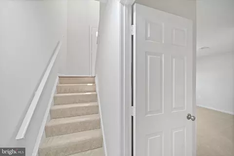 Entry Way - 7339 Saint Thomas Loop, Manassas, VA 20109 photo 5 of 5