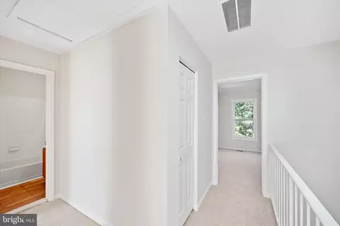 Entry Way - 7339 Saint Thomas Loop, Manassas, VA 20109 photo 3 of 5