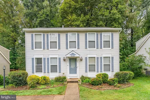 15083 Holleyside Dr, Dumfries, VA 22025