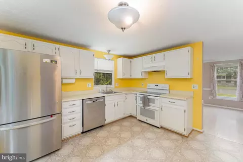 15083 Holleyside Dr, Dumfries, VA 22025 photo 9