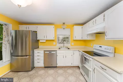 15083 Holleyside Dr, Dumfries, VA 22025 photo 10
