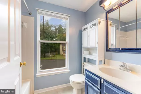 15083 Holleyside Dr, Dumfries, VA 22025 photo 19