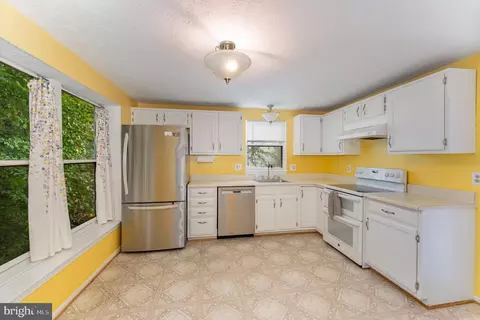 15083 Holleyside Dr, Dumfries, VA 22025 photo 8