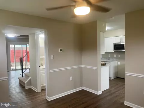 8238 Community Dr, Manassas, VA 20109 photo 3