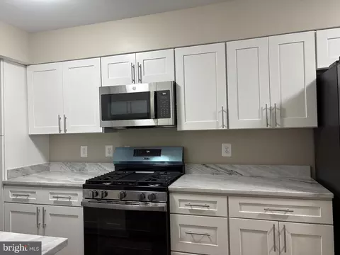 8238 Community Dr, Manassas, VA 20109 photo 2