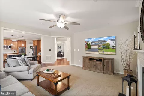 Living - 13872 Tarleton Ct, Gainesville, VA 20155 photo 1 of 2