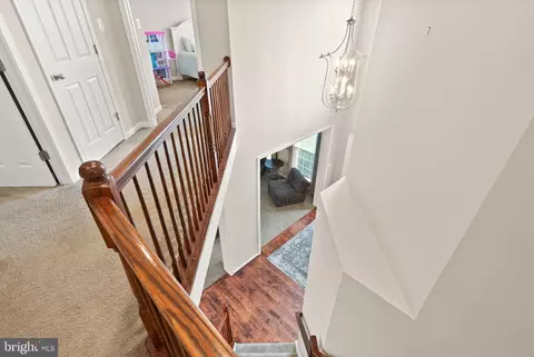 Entry Way - 13872 Tarleton Ct, Gainesville, VA 20155 photo 8 of 10