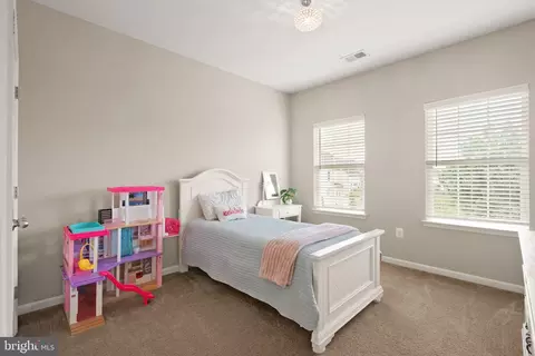 Bedroom - 13872 Tarleton Ct, Gainesville, VA 20155 photo 8 of 9