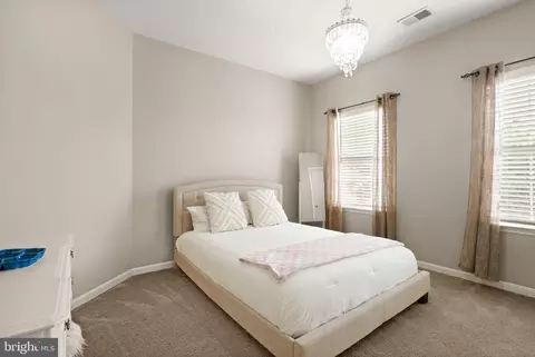 Bedroom - 13872 Tarleton Ct, Gainesville, VA 20155 photo 7 of 9