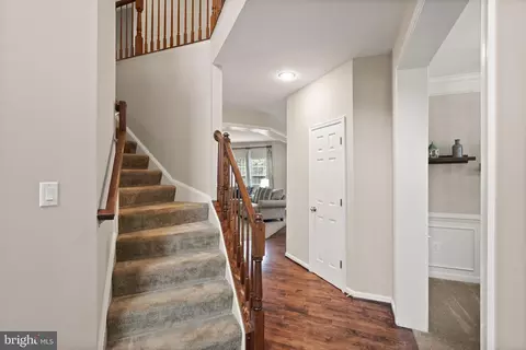 Entry Way - 13872 Tarleton Ct, Gainesville, VA 20155 photo 5 of 10