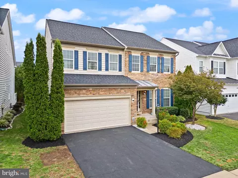 Exterior - 13872 Tarleton Ct, Gainesville, VA 20155 photo 5 of 14
