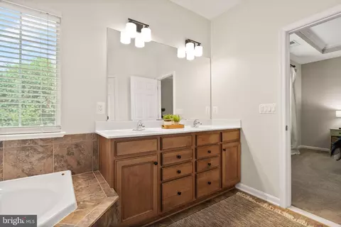 Bath - 13872 Tarleton Ct, Gainesville, VA 20155 photo 3 of 5