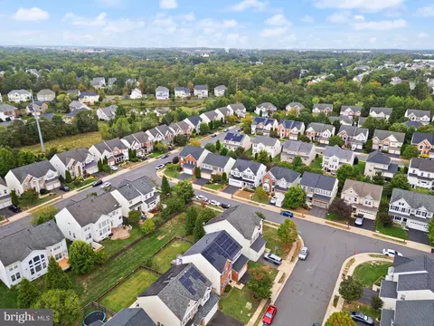 View/Area - 13872 Tarleton Ct, Gainesville, VA 20155 photo 3 of 6