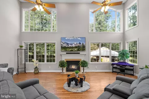 5908 Interlachen Ct, Haymarket, VA 20169