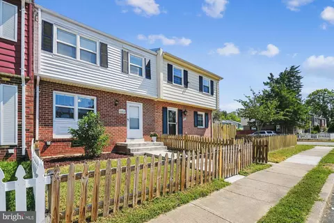 Exterior - 2402 Kilpatrick Pl, Dumfries, VA 22026 photo 2 of 9