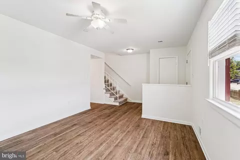 Living - 2402 Kilpatrick Pl, Dumfries, VA 22026 photo 3 of 6