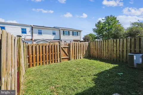 Exterior - 2402 Kilpatrick Pl, Dumfries, VA 22026 photo 4 of 9