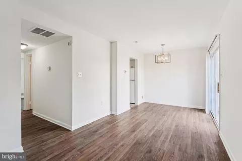 Living - 2402 Kilpatrick Pl, Dumfries, VA 22026 photo 5 of 6