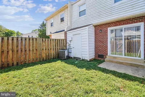 Exterior - 2402 Kilpatrick Pl, Dumfries, VA 22026 photo 5 of 9
