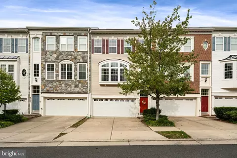 4909 Potomac Highlands Cir, Triangle, VA 22172