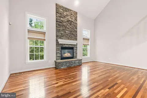 Living - 5534 Victory Loop, Manassas, VA 20112 photo 4 of 6
