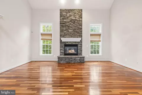 Living - 5534 Victory Loop, Manassas, VA 20112 photo 3 of 6