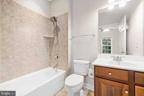 Bath - 5534 Victory Loop, Manassas, VA 20112 photo 4 of 5