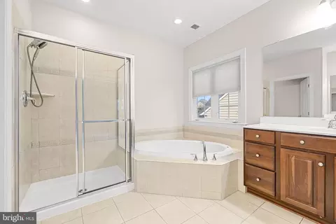 Bath - 5534 Victory Loop, Manassas, VA 20112 photo 2 of 5