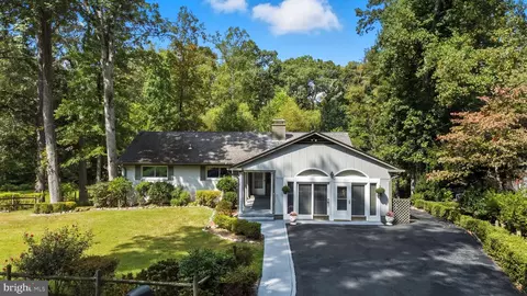 18312 Candice Dr, Triangle, VA 22172