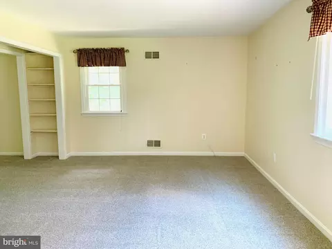 Living - 10203 Bent Tree Ln, Manassas, VA 20111 photo 4 of 7
