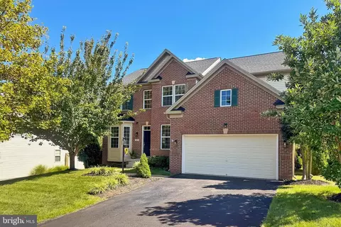 Exterior - 18711 Pier Trail Dr, Triangle, VA 22172 photo 2 of 14