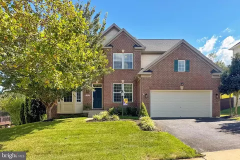 18711 Pier Trail Dr, Triangle, VA 22172