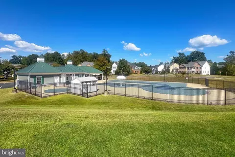 Exterior - 18711 Pier Trail Dr, Triangle, VA 22172 photo 14 of 14