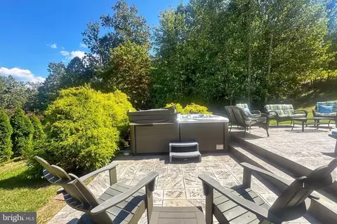 Exterior - 18711 Pier Trail Dr, Triangle, VA 22172 photo 9 of 14