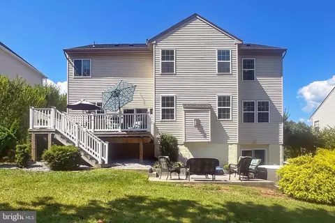 Exterior - 18711 Pier Trail Dr, Triangle, VA 22172 photo 12 of 14