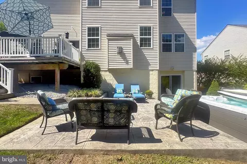 Exterior - 18711 Pier Trail Dr, Triangle, VA 22172 photo 11 of 14