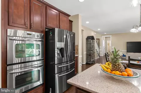 Kitchen - 18711 Pier Trail Dr, Triangle, VA 22172 photo 7 of 8