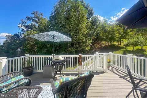 Exterior - 18711 Pier Trail Dr, Triangle, VA 22172 photo 5 of 14