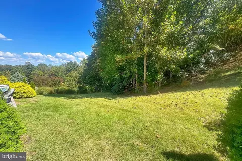 Exterior - 18711 Pier Trail Dr, Triangle, VA 22172 photo 13 of 14