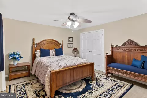Bedroom - 18711 Pier Trail Dr, Triangle, VA 22172 photo 6 of 7