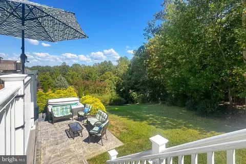 Exterior - 18711 Pier Trail Dr, Triangle, VA 22172 photo 7 of 14