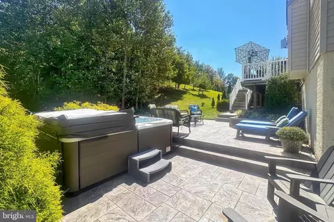 Exterior - 18711 Pier Trail Dr, Triangle, VA 22172 photo 10 of 14
