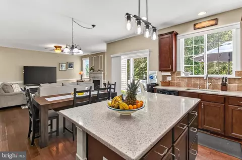 Kitchen - 18711 Pier Trail Dr, Triangle, VA 22172 photo 8 of 8
