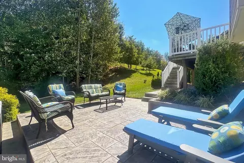 Exterior - 18711 Pier Trail Dr, Triangle, VA 22172 photo 8 of 14