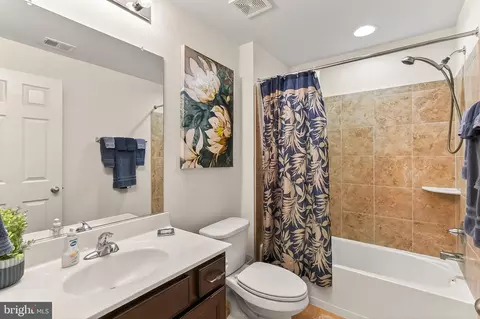 Bath - 18711 Pier Trail Dr, Triangle, VA 22172 photo 7 of 7