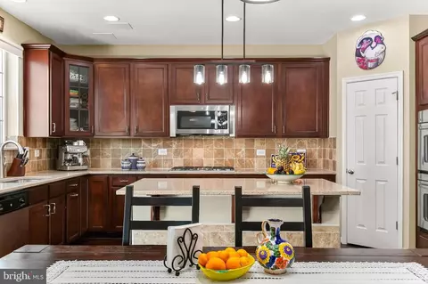 Kitchen - 18711 Pier Trail Dr, Triangle, VA 22172 photo 2 of 8