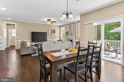 Dining - 18711 Pier Trail Dr, Triangle, VA 22172 photo 4 of 4