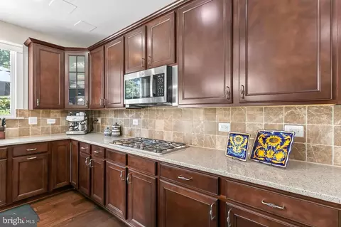 Kitchen - 18711 Pier Trail Dr, Triangle, VA 22172 photo 5 of 8