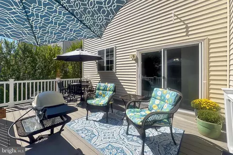 Exterior - 18711 Pier Trail Dr, Triangle, VA 22172 photo 4 of 14